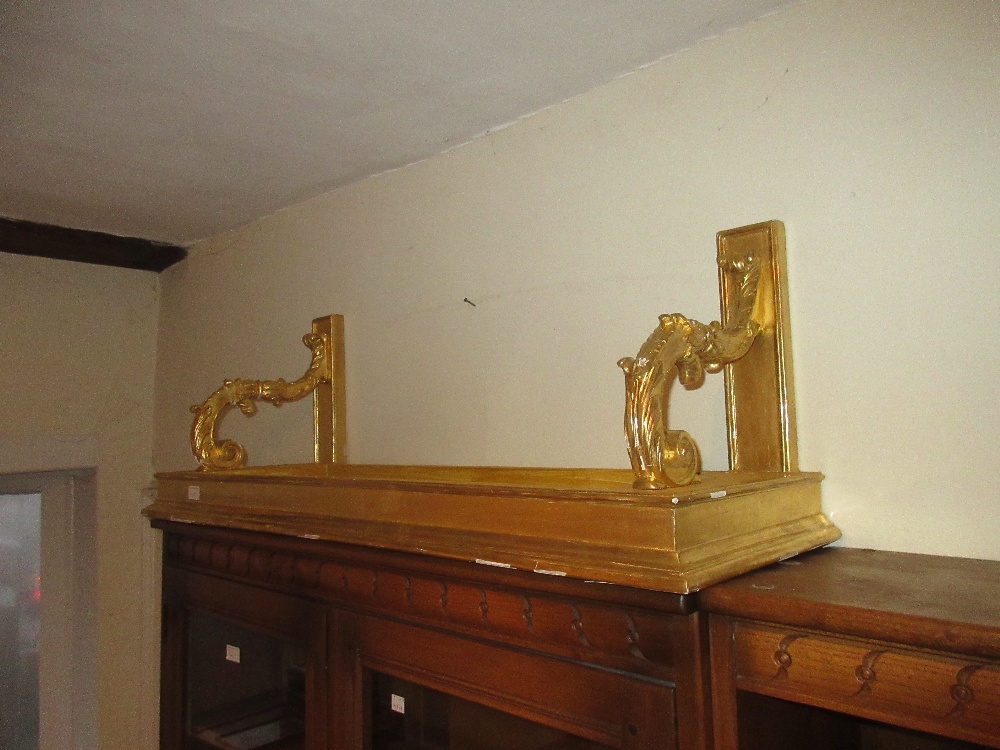 Set of four carved and gilded wall shelves with S scroll supports and marble tops - Image 2 of 2