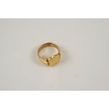 AN 18CT. GOLD SIGNET RING 10.8 grams, size R 1/2.