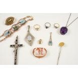 A QUANTITY OF JEWELLERY including a moonstone pendant, a carved shell cameo brooch depicting a