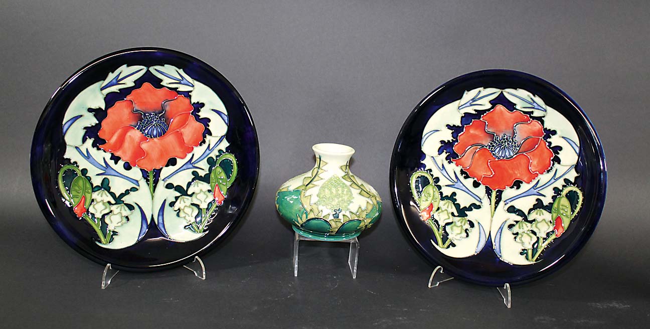 PAIR OF MOORCROFT PLATES - POPPY, AUSTRALIA a pair of modern Moorcroft plates in the Poppy design,