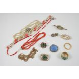 A QUANTITY OF JEWELLERY including a graduated coral bead necklace, two coral and freshwater cultured