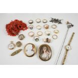 A JEWELLERY BOX CONTAINING VARIOUS ITEMS OF JEWELLERY including a silver hat pin by Charles