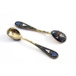 A PAIR OF LATE 19TH / EARLY 20TH CENTURY RUSSIAN SILVERGILT & CLOISONNE-ENAMELLED SALT SPOONS by
