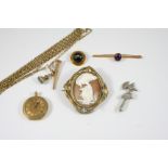 A QUANTITY OF JEWELLERY including a carved shell cameo brooch depicting Hebe, goddess of Youth, an