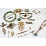A QUANTITY OF JEWELLERY ETC. including a graduated paste set necklace, paste set brooches, a jade