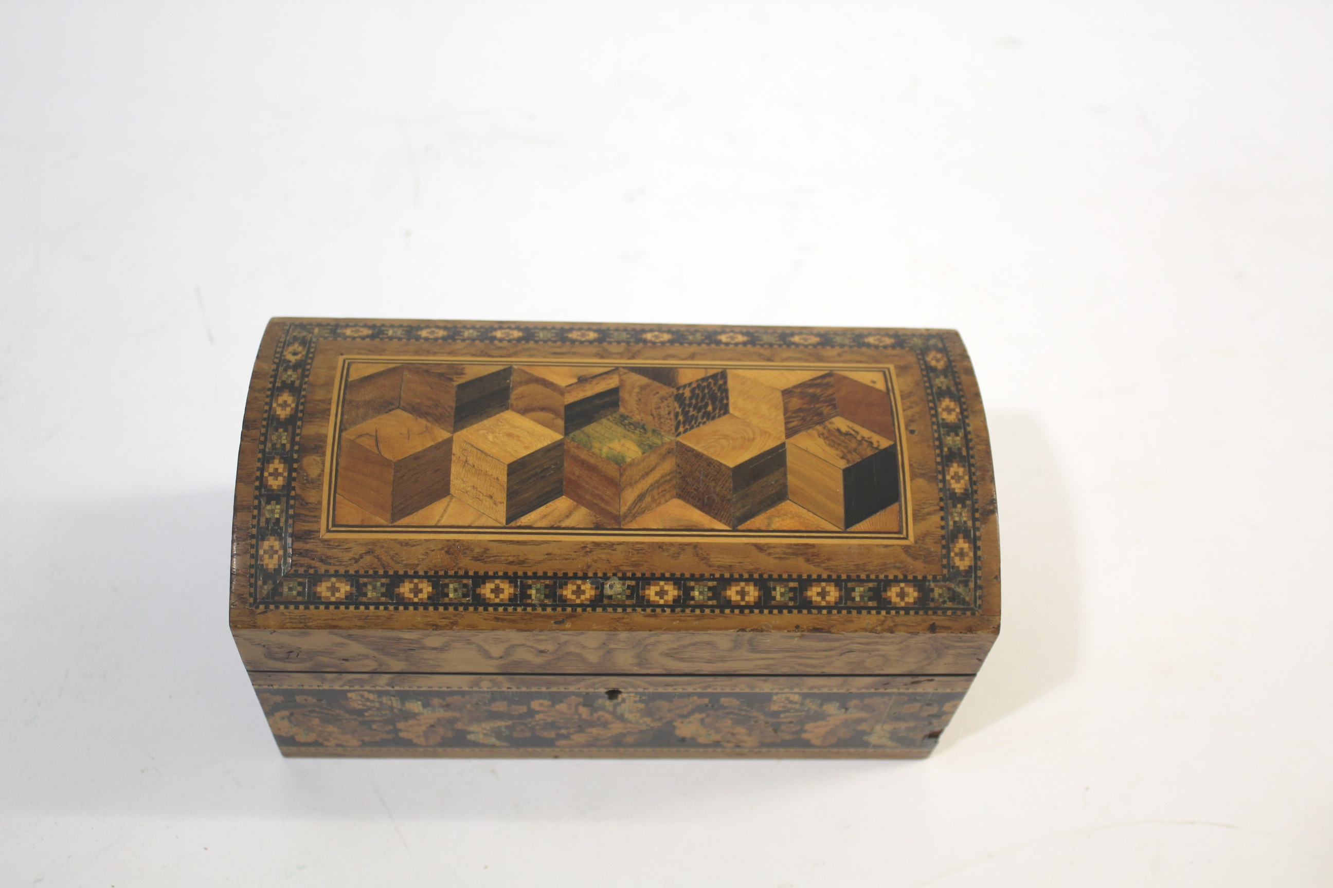 TUNBRIDGE WARE BOX a dome topped box, the lid inlaid with a variety of woods and mosaic border. - Image 4 of 5