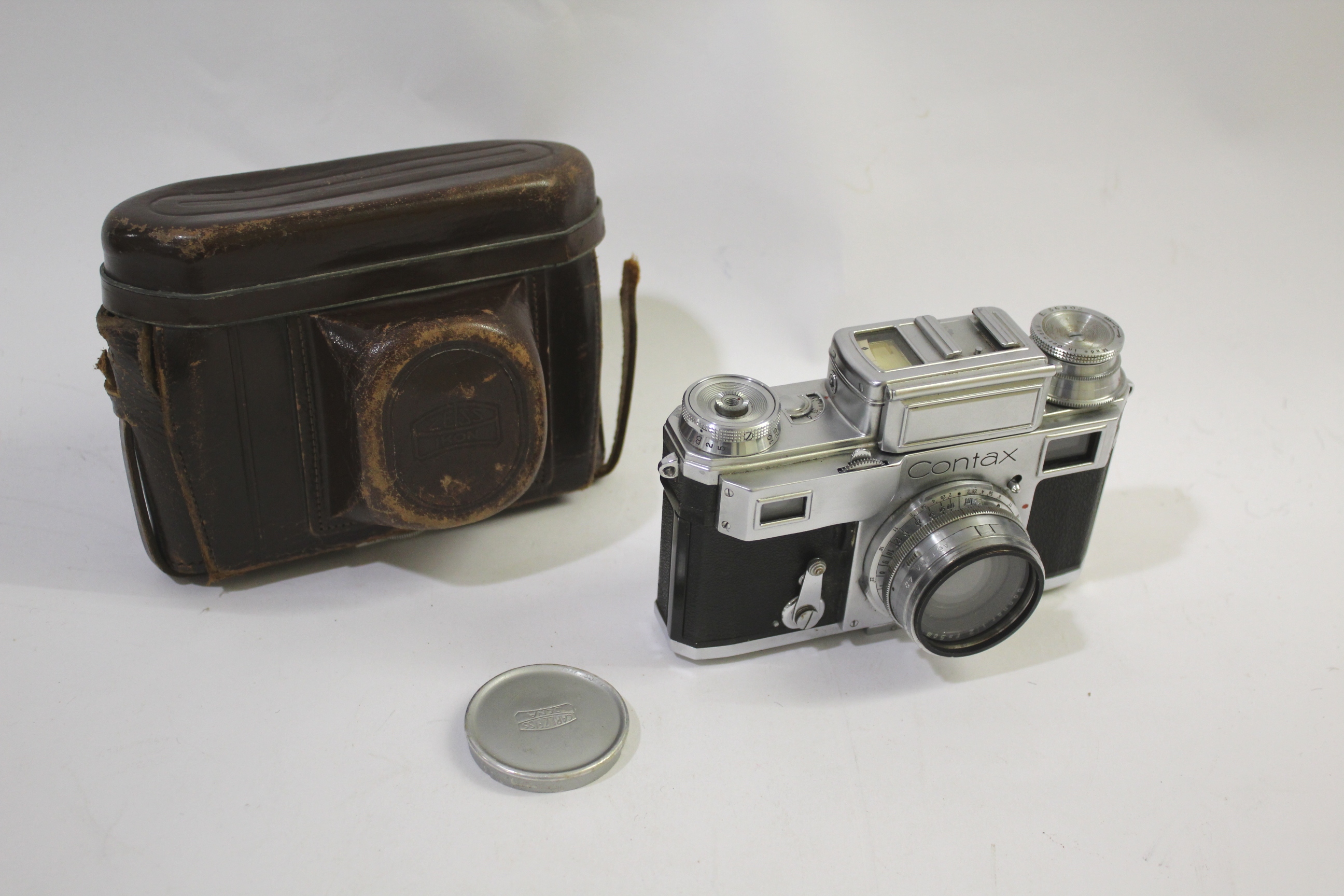 ZEISS IKON CONTAX CAMERA & LEATHER CASE a Contax camera with built in light meter and shutter speeds