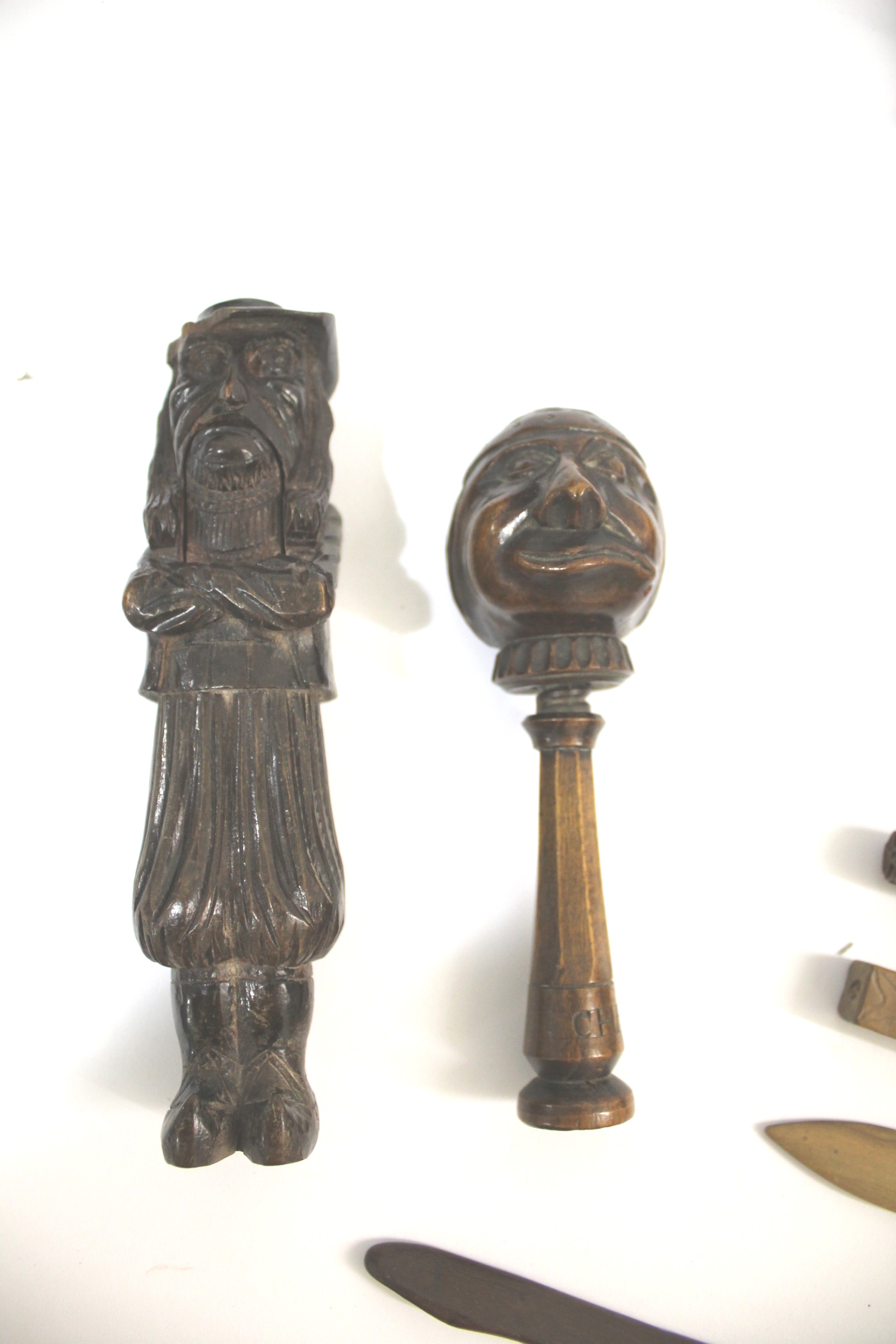 COLLECTION OF TREEN an interesting collection of treen including two carved Nutcrackers in the - Image 3 of 3