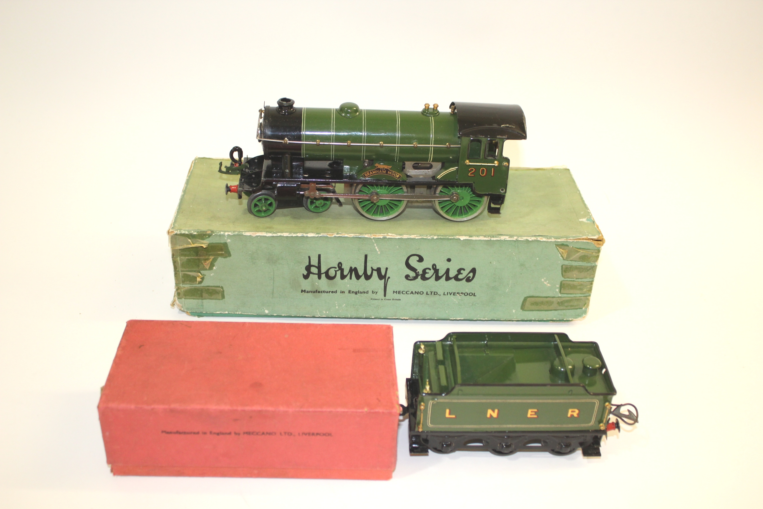 HORNBY 0 GAUGE LOCOMOTIVE - BRAMHAM MOOR a Hunt Class LNER Electric Locomotive, E220 Bramham Class - Image 2 of 2