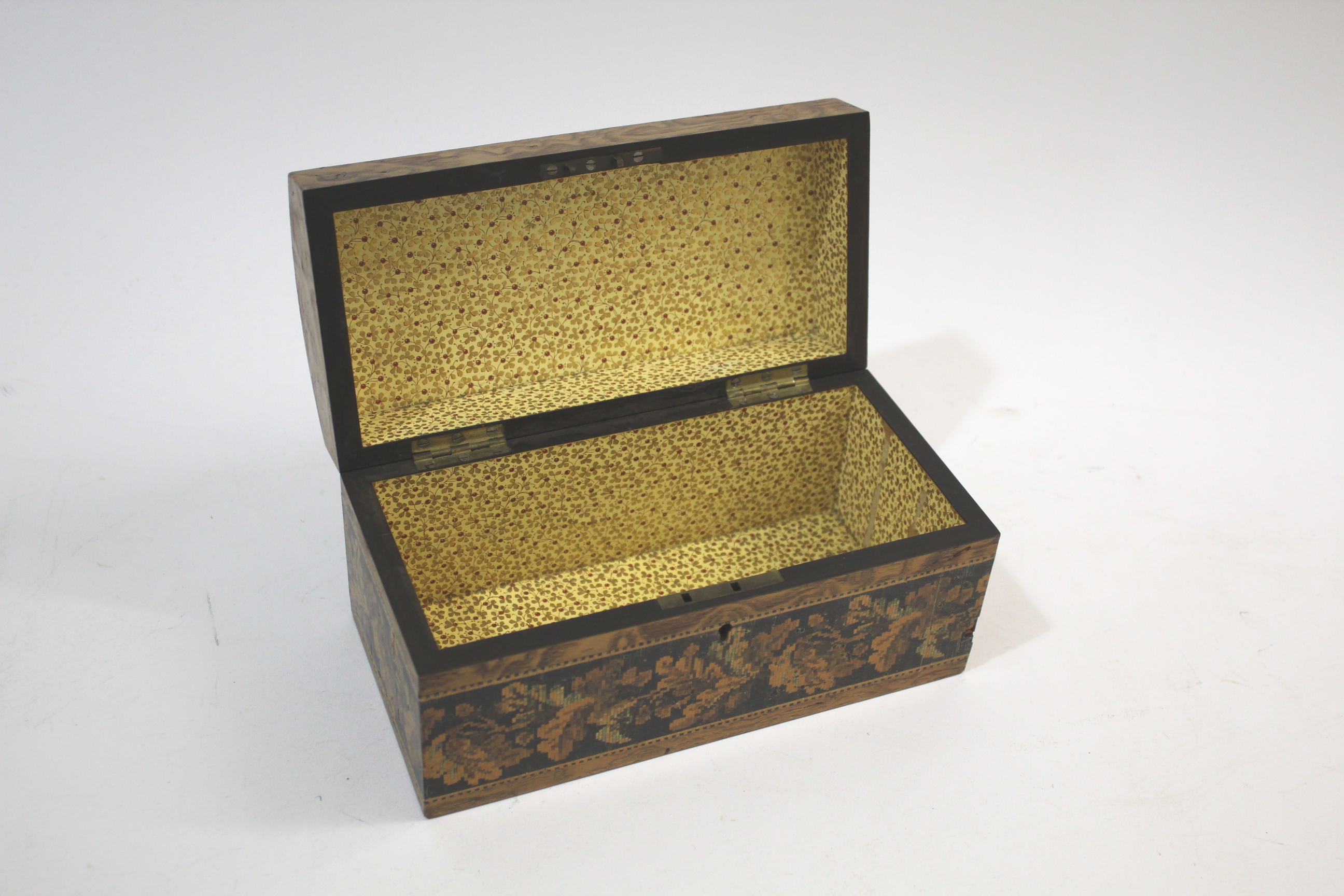 TUNBRIDGE WARE BOX a dome topped box, the lid inlaid with a variety of woods and mosaic border. - Image 3 of 5