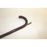 HORSE MEASURING WALKING STICK a wooden walking stick with a small catch on the handle which opens to