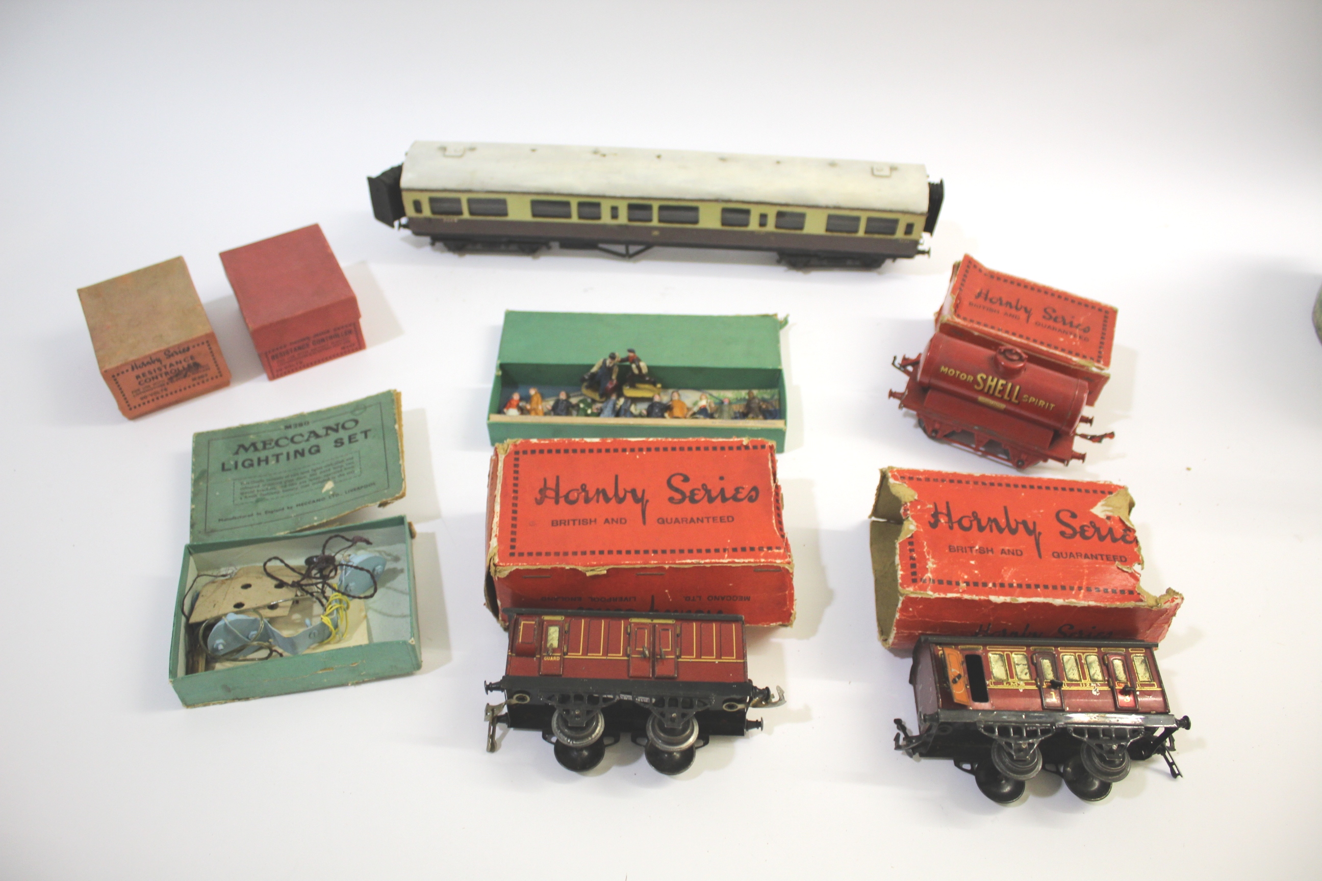 HORNBY 0 GAUGE a mixed lot including M280 Meccano Lighting Set (boxed), two Passenger Coaches (