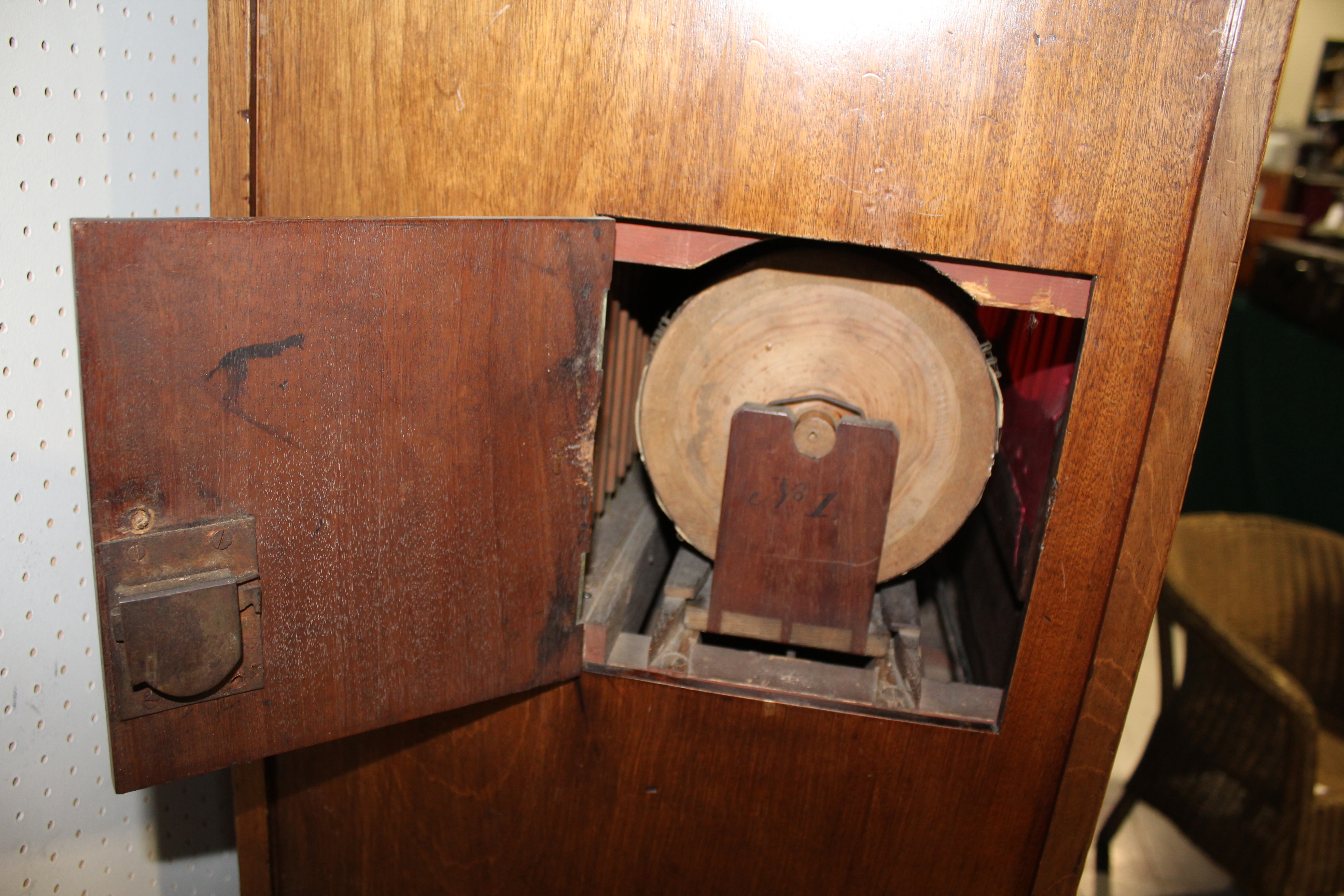 ASTOR & LUCAS 19THC ENGLISH BARREL ORGAN an early 19thc Gothic style barrel organ with decorative - Image 5 of 15