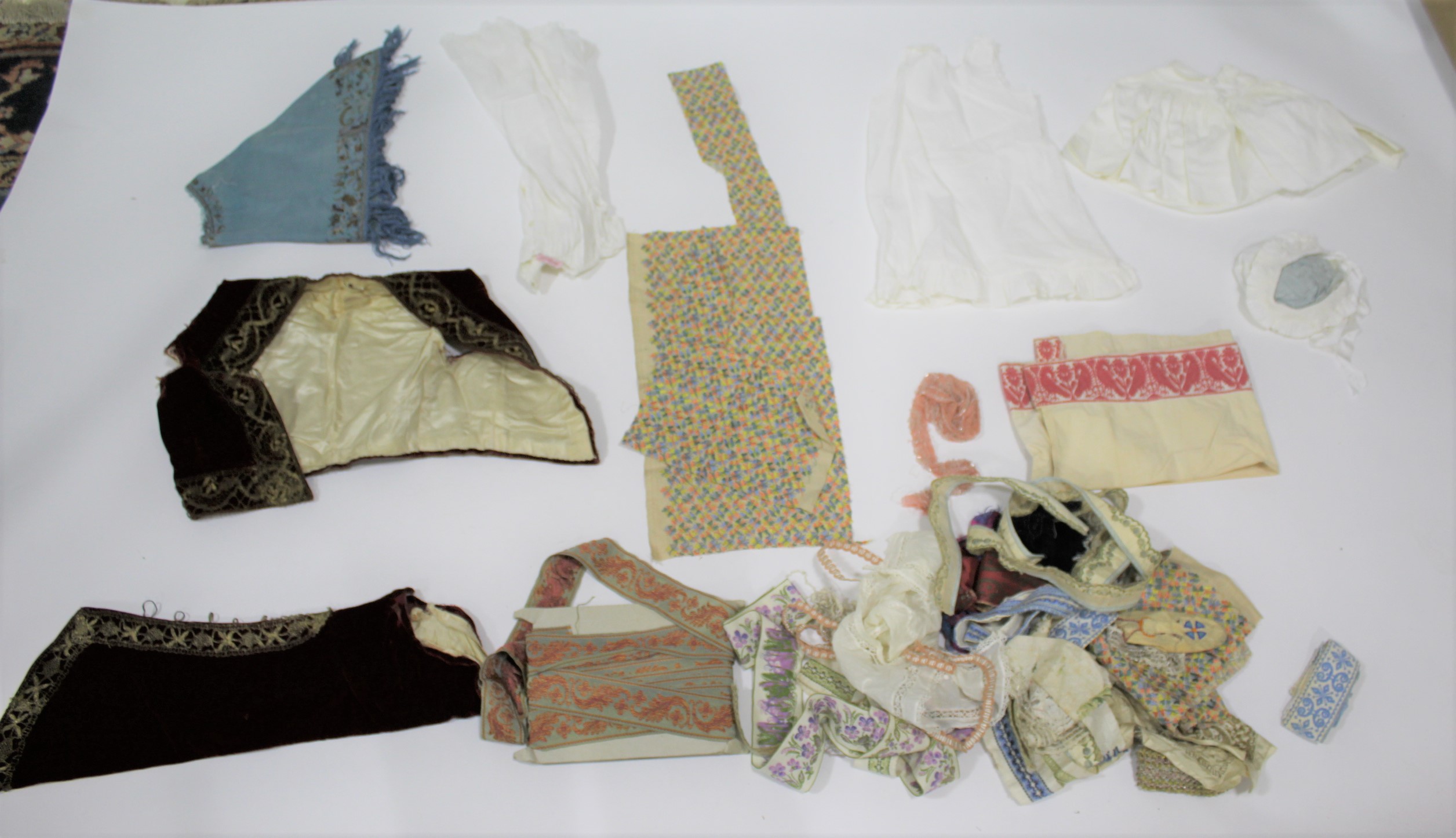 PATCHWORK COVER, COSTUME & TRIMMINGS including a early 20thc patchwork coverlet, a qty of 19thc - Image 2 of 2