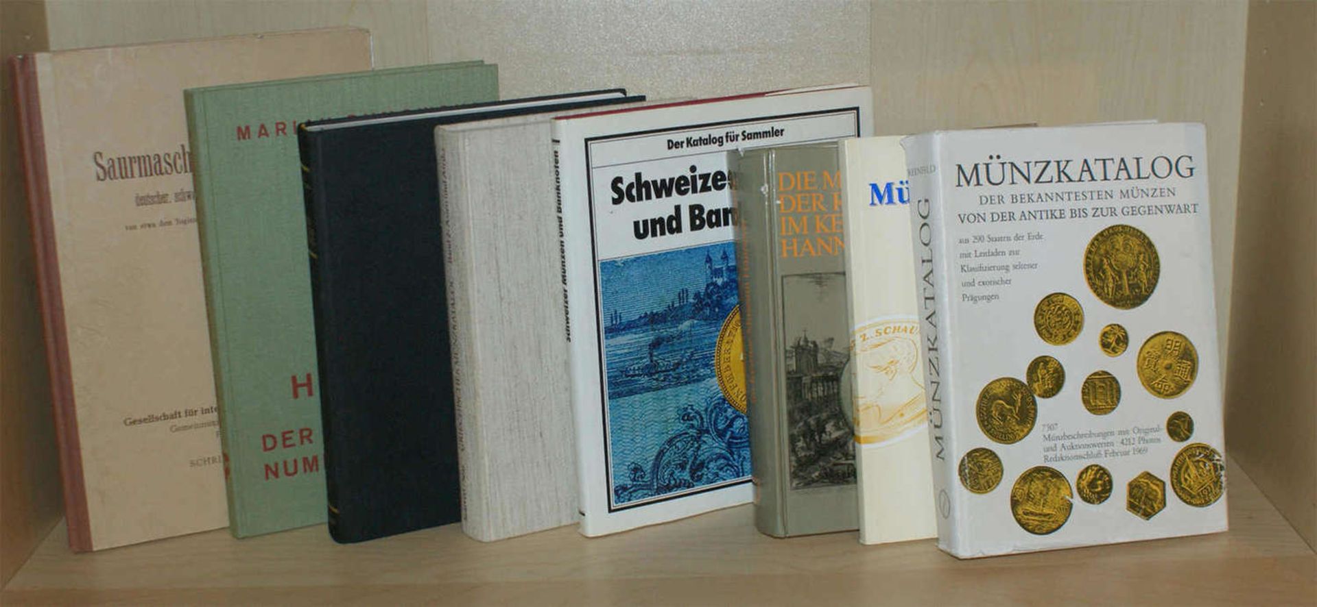 Konvolut Literatur, z.B. Die Saurmasche Münzsammlung, Goldmünzen Katalog, Schweizer Münzen und