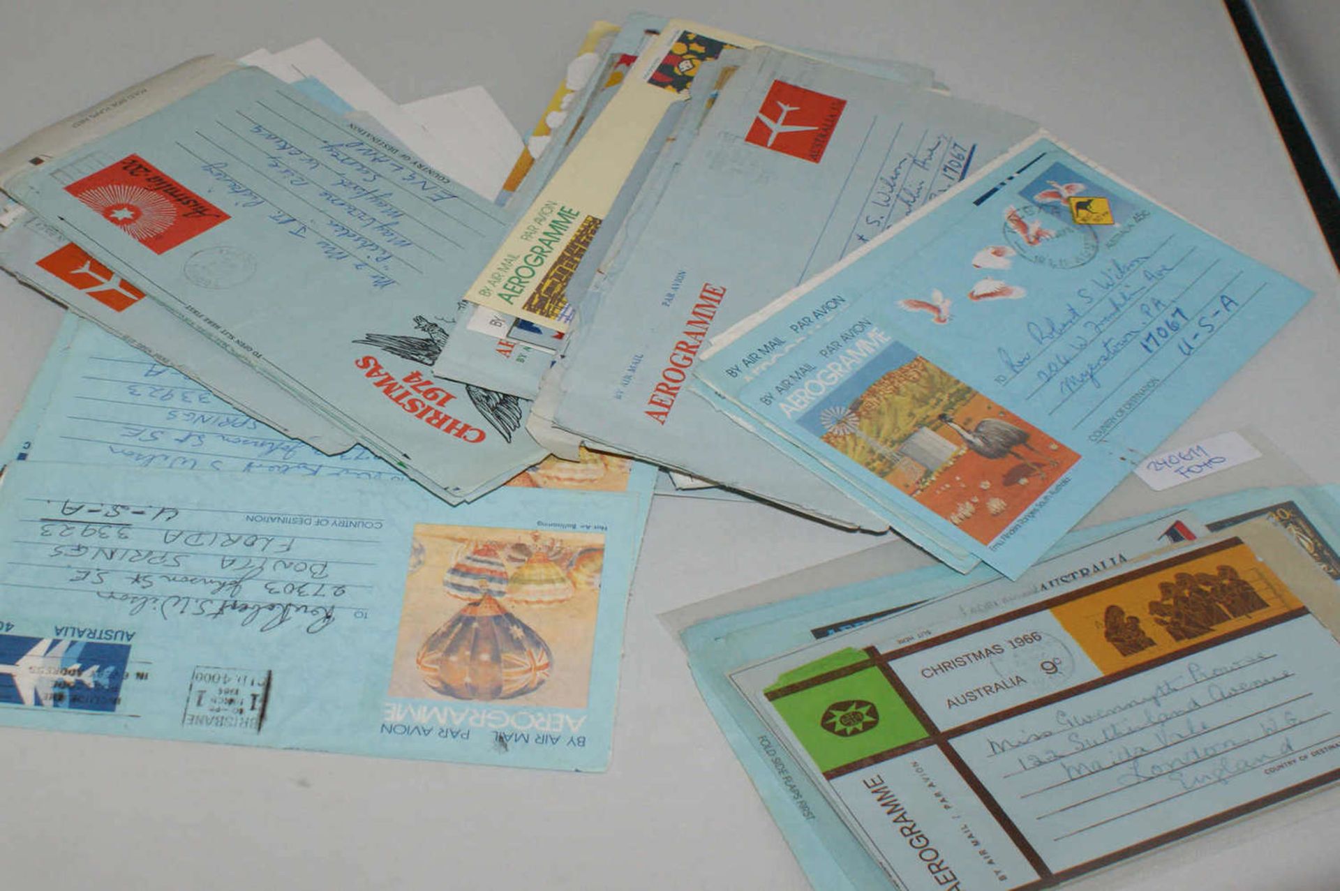 Australien, interessantes Los mit ca. 90 Luftpostbriefe, meist in die USA, Indien und England. Bitte
