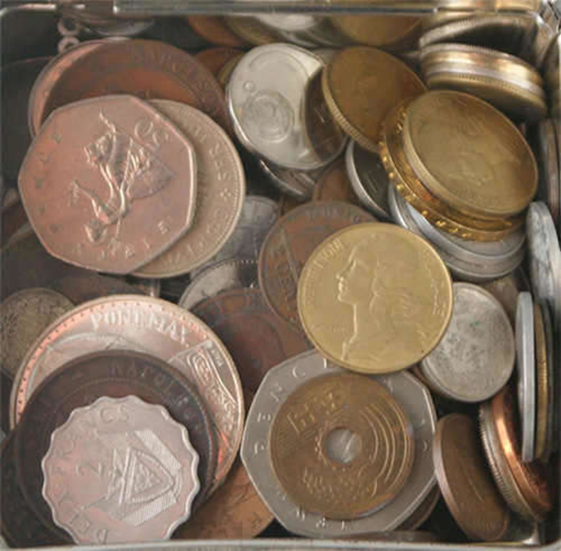 Lot Münzen dabei auch ältere Ausgaben in alter Tabakdose - Bild 2 aus 2