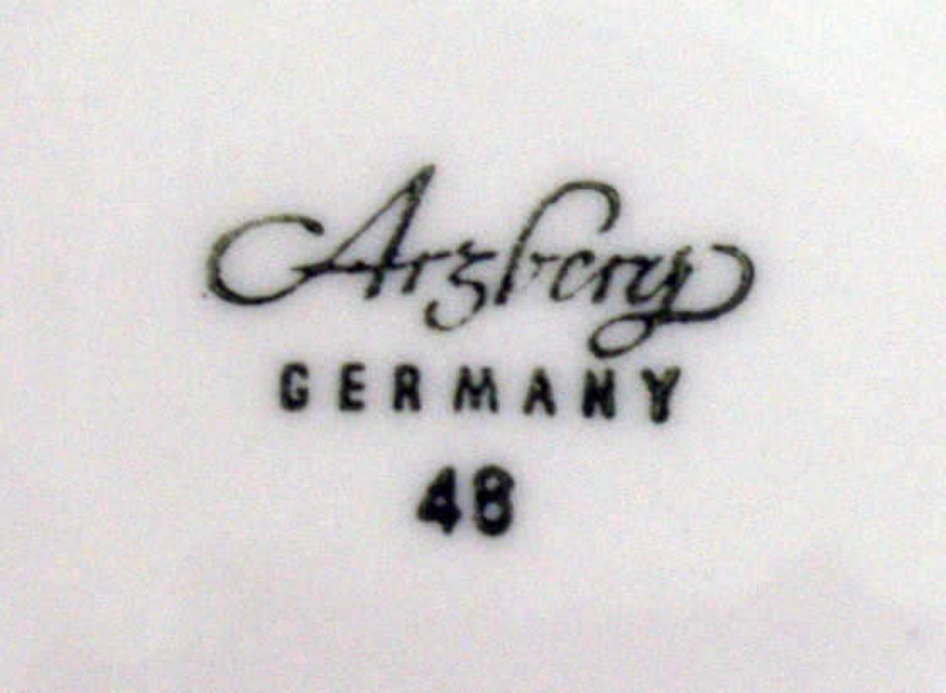 Resteservice von Arzberg, bestehend aus 1 Stövchen, 1 Schüssel, 1 Sauciere, 1 Platte, sowie 1 Tee- - Image 2 of 3