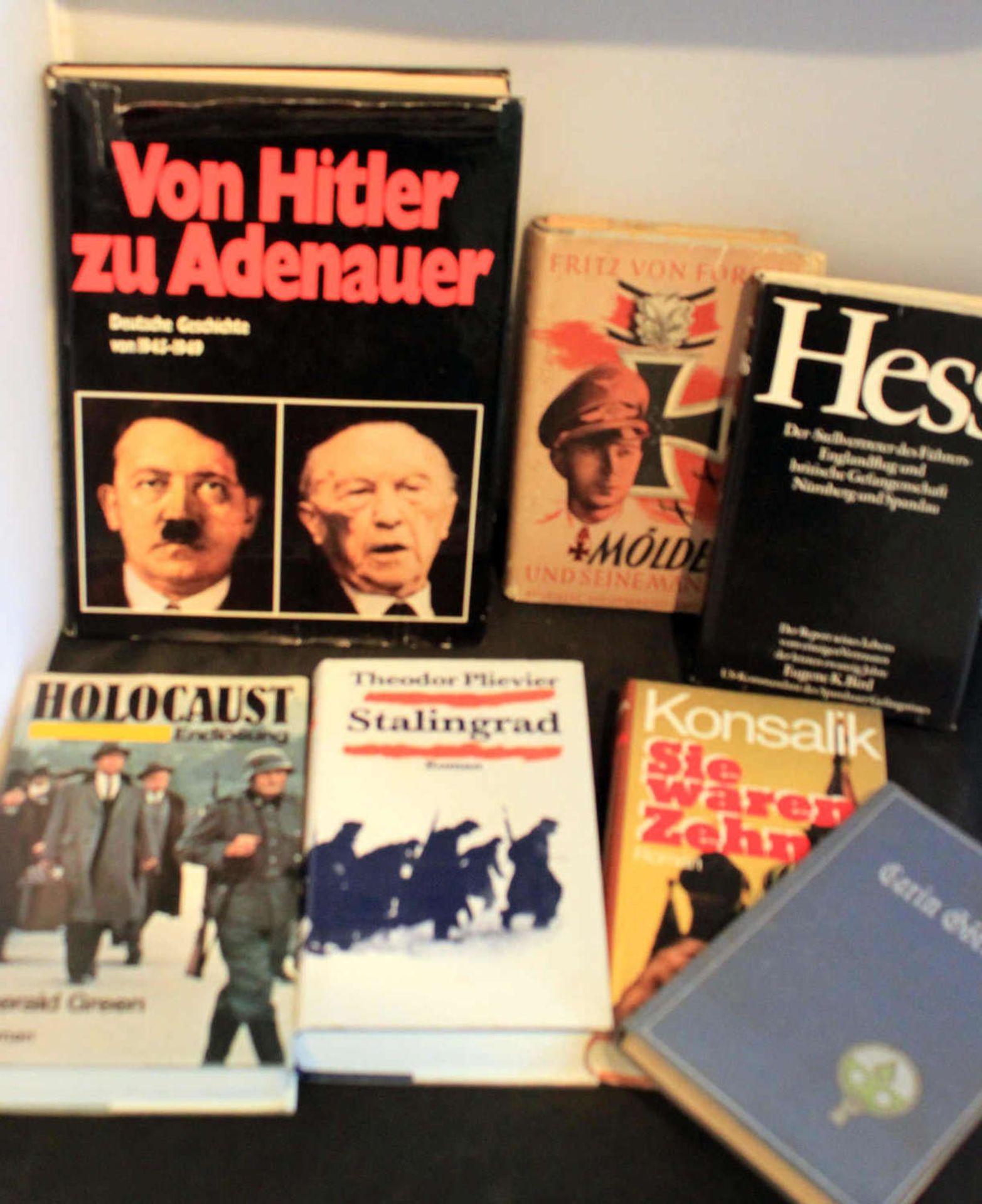 Konvolut Bücher, dabei "Von Hitler zu Adenauer", "Karin Göring", etc. Insgesamt 7 Stück.