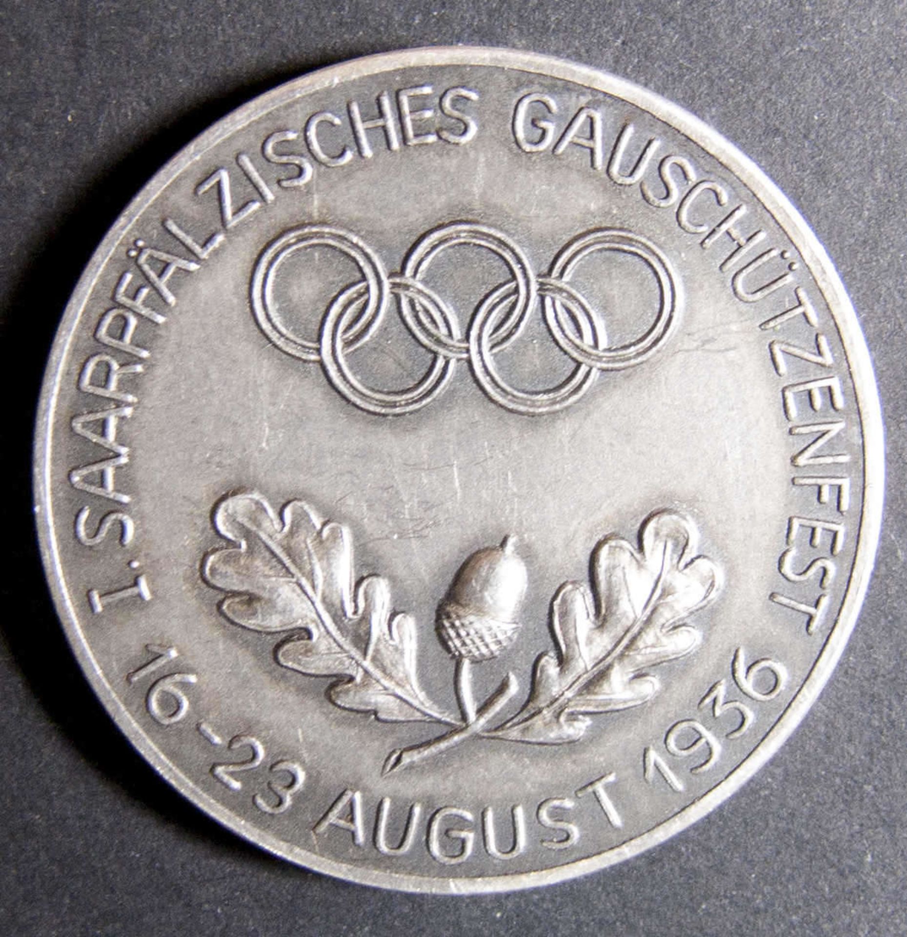Medaille 1. Saarpfälzisches Gauschützenfest 16. - 23. August 1936. Olympiaringe über Eichenlaub -