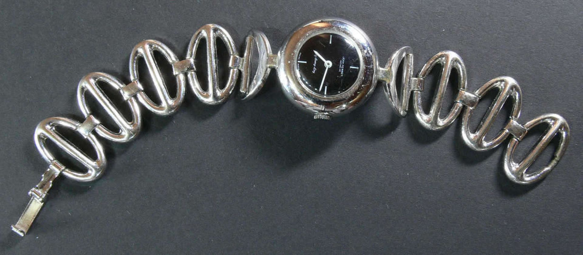 Jean Perret Damen - Armbanduhr. Metall - Armband. Die Uhr läuft an.
