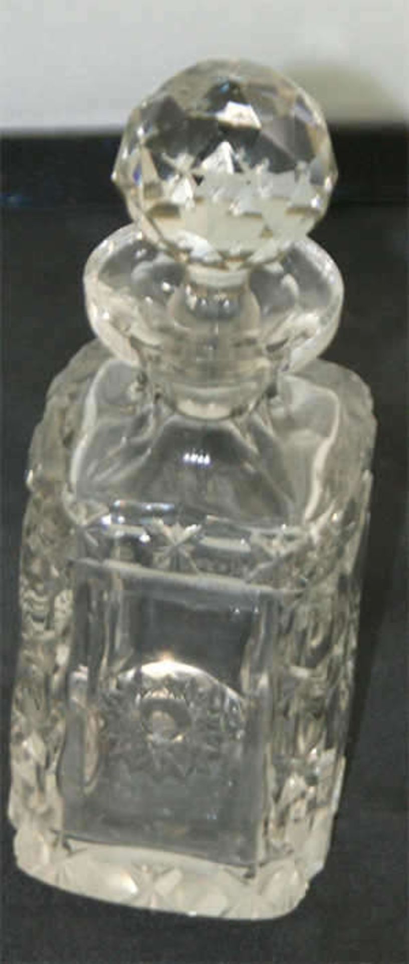 feine geschliffene Kristallflasche mit Schleudersternschliff um 1900, Höhe ca. 15,5cm