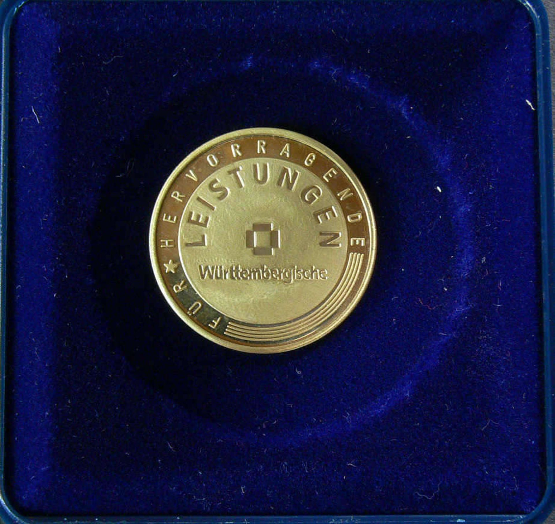 Goldmedaille "Tag des Außendienstes - Für hervorragende Leistung" der Württembergischen. Gold 333.