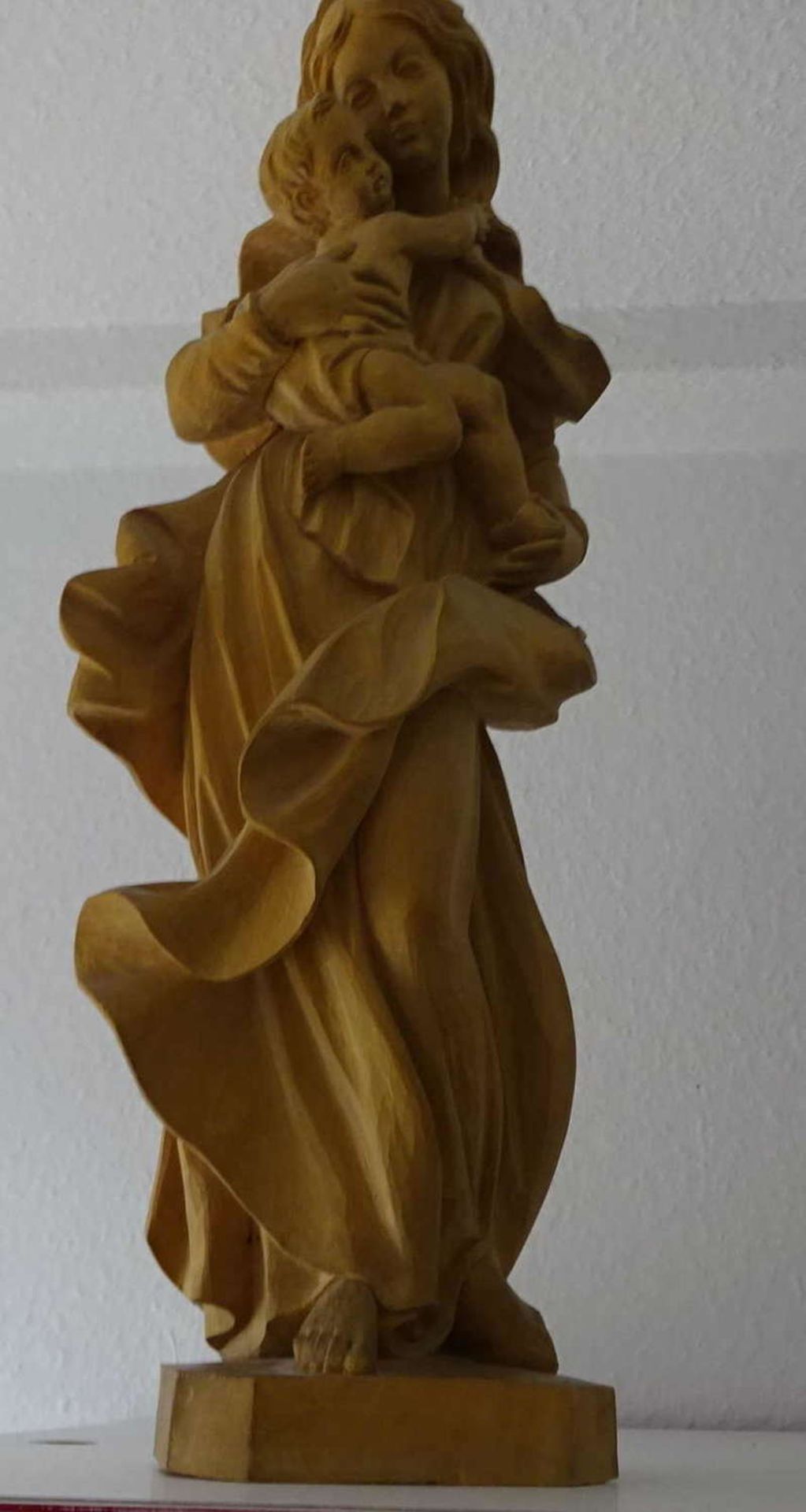 handgeschnitzte Madonna mit Jesukind, Oberammergau, 27.3.1979. Höhe ca. 52 cm. Ausdrucksstarke - Bild 3 aus 3