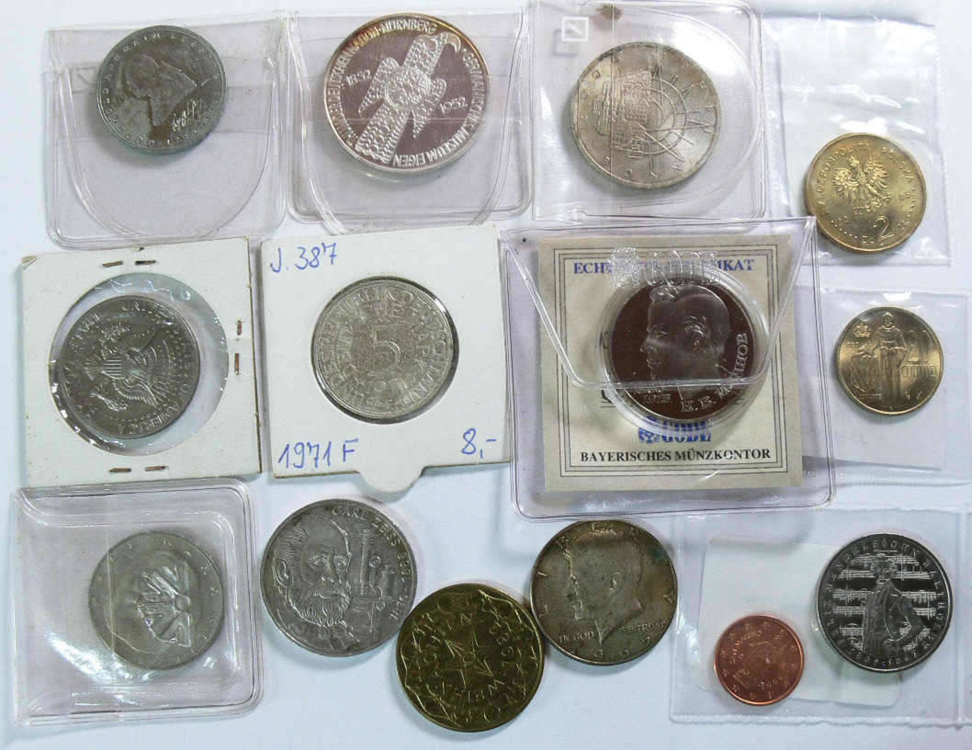 Lot Münzen aus aller Welt, bestehend aus Deutschland 4 x 5.- DM, 2 x 10 DM, Polen 2 Zloty, San