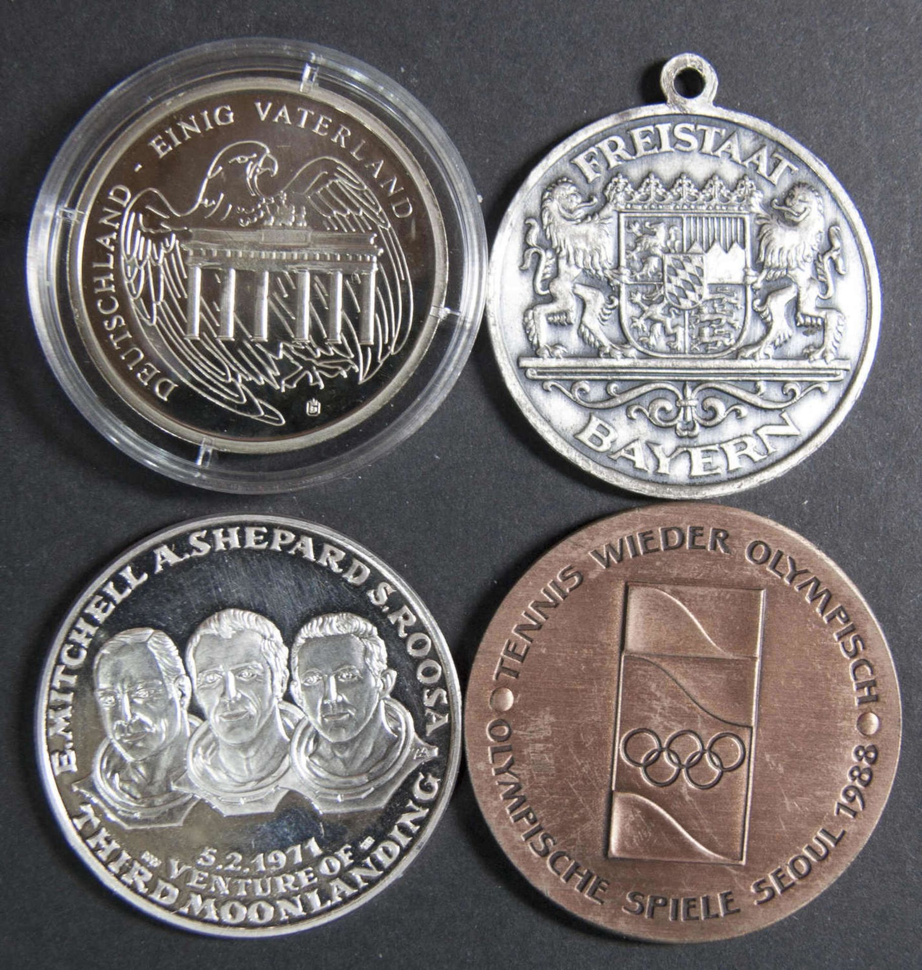 Silber - Gedenk - Medaille Apollo 14, Silber 999, Gewicht: ca. 15 g. Dazu Gedenkmedaille "Konrad