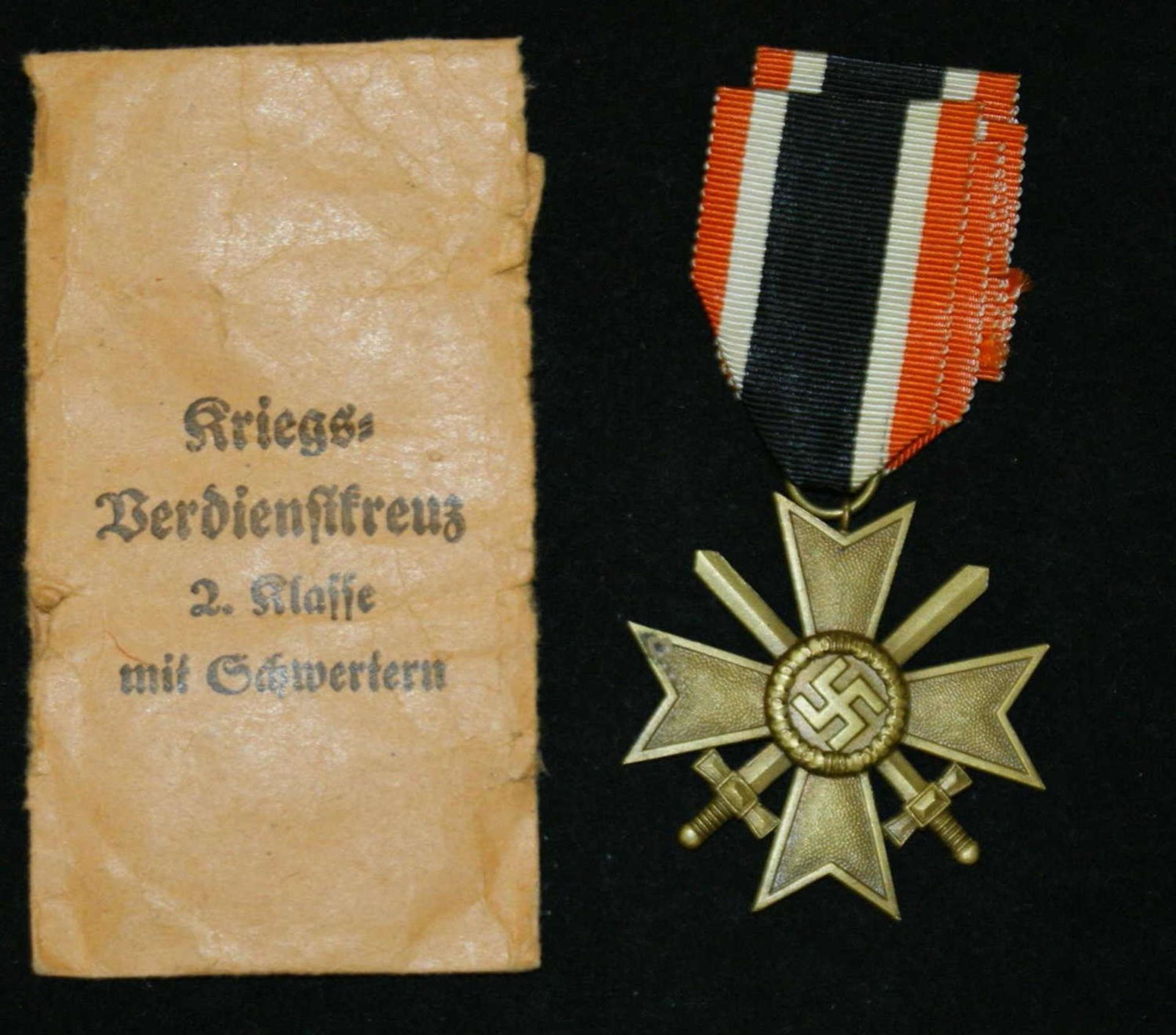 1 Orden 3. Reich. Kriegsverdienstkreuz 2. Klasse mit Schwertern in Original - Verleihungs - tüte - Bild 2 aus 2
