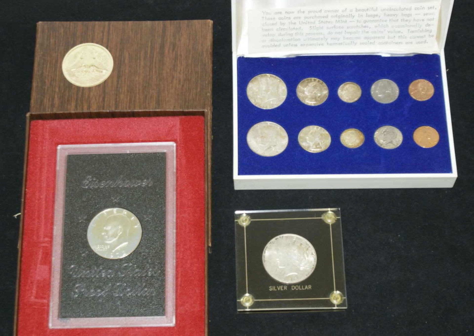 USA 1 Liberty Dollar Silber 1923, 1 Proof-Set Sollar im Original Etui, sowie 1 Eisenhower Proof