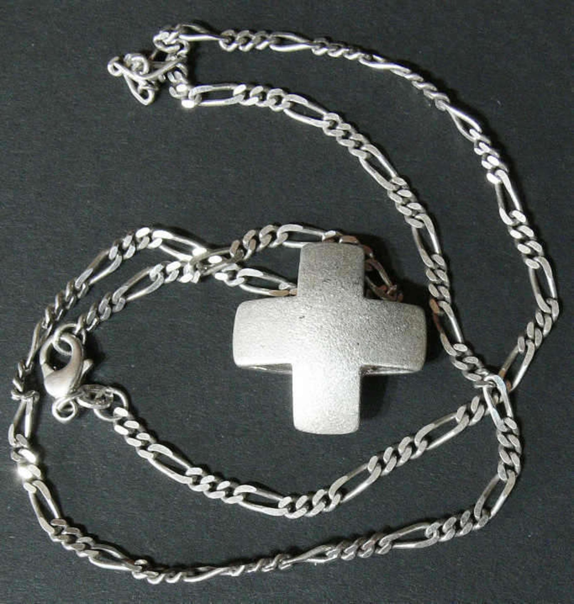 Silberkette mit Kreuz - Anhänger. Silber 925. Länge: ca. 44 cm. Maße Kreuz: ca. 23 mm x ca. 23 mm.