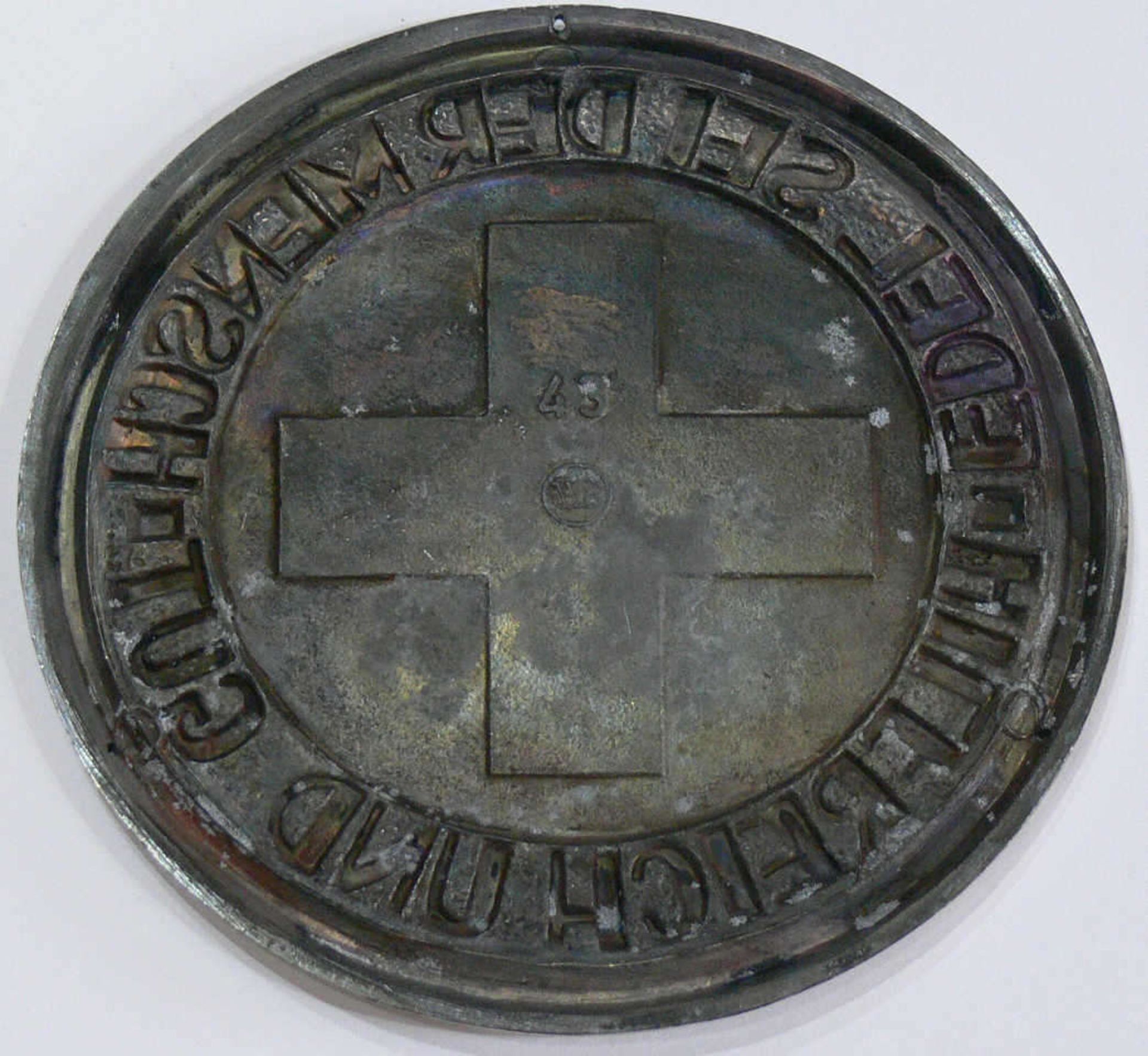 Großmedaille / Plakette Rotes Kreut "Edel sei der Mensch - Edel und Gut". Durchmesser: ca. 11 cm. - Bild 2 aus 2