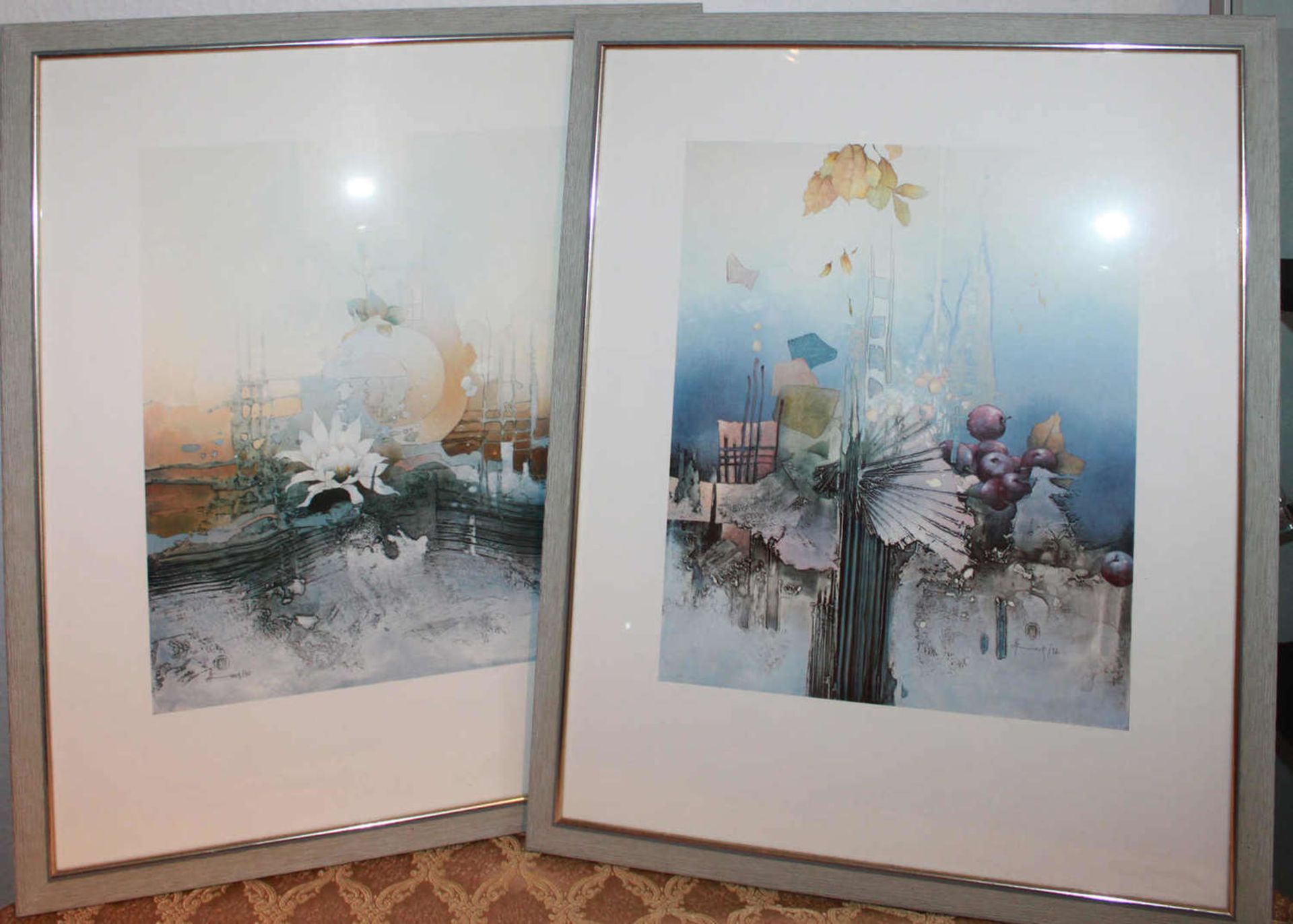 4 ausgefallene Kunstdrucke, in hochwertiger Studiorahmung hinter Glas. Maße: ca 65 cm hoch, ca 55 cm - Bild 2 aus 2