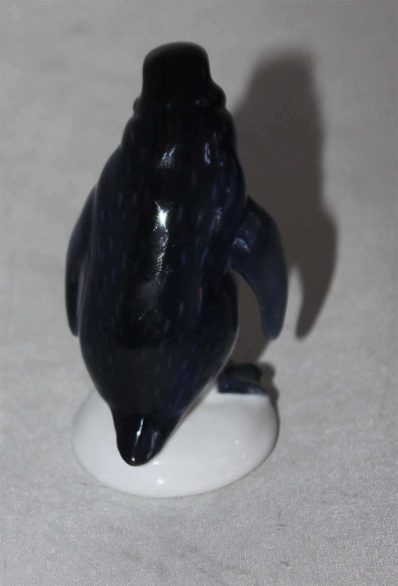 Rosenthal Classic Rose Collection "Pinguin", Figur von Karl Himmelstoss, farbig handbemalt, - Bild 3 aus 4