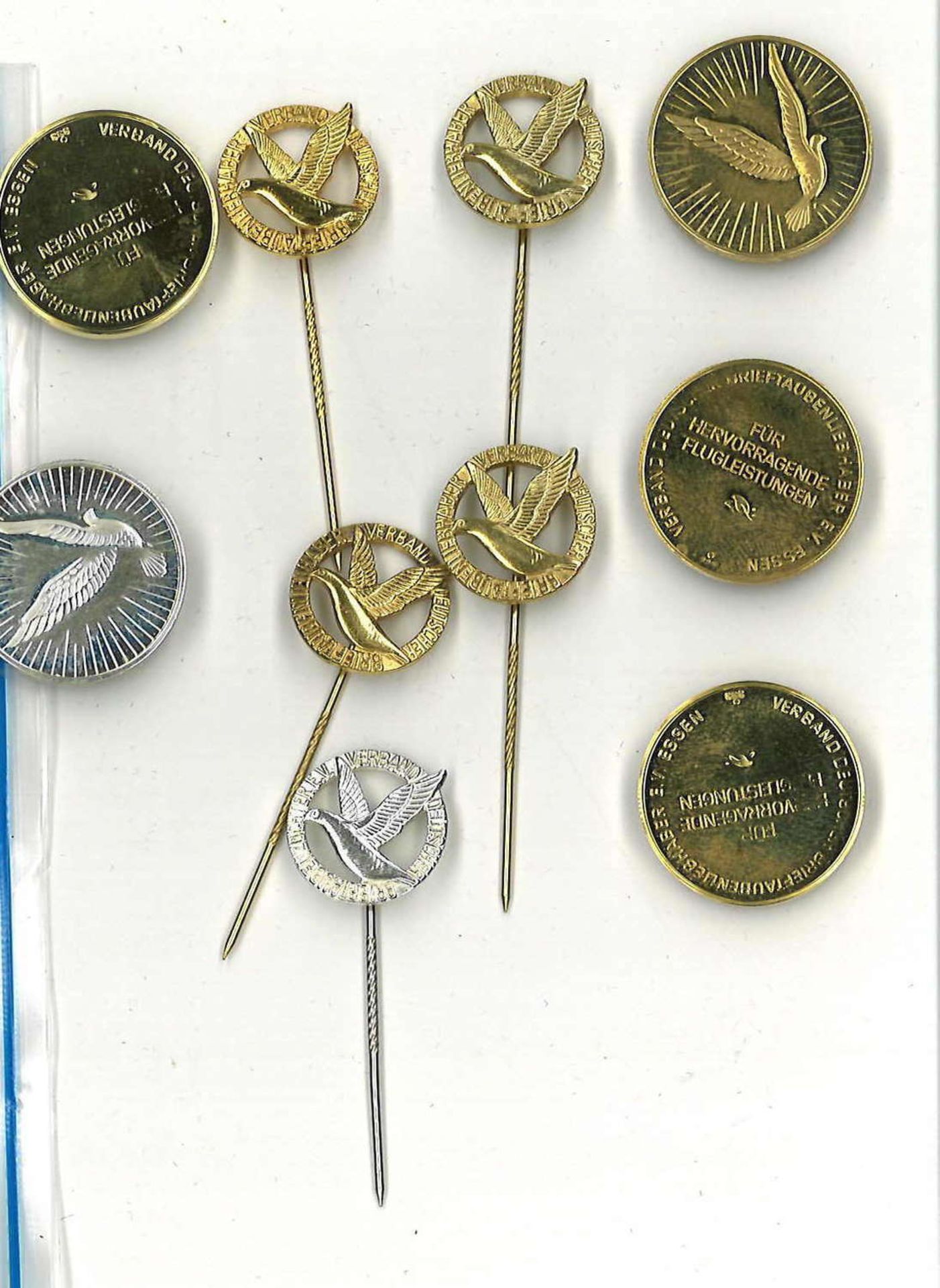 Lot Medaillen, Brieftaubenliebhaber, Goldmünzen 333er, Rest Silber, teilweise vergoldet.Gewicht