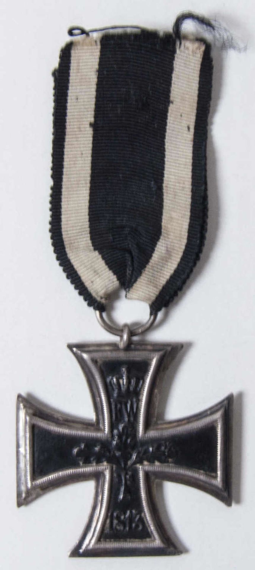 Eisernes Kreuz 1914, 2. Klasse am weiß - schwarzen Band. Iron Cross 1914, 2nd class on white - black