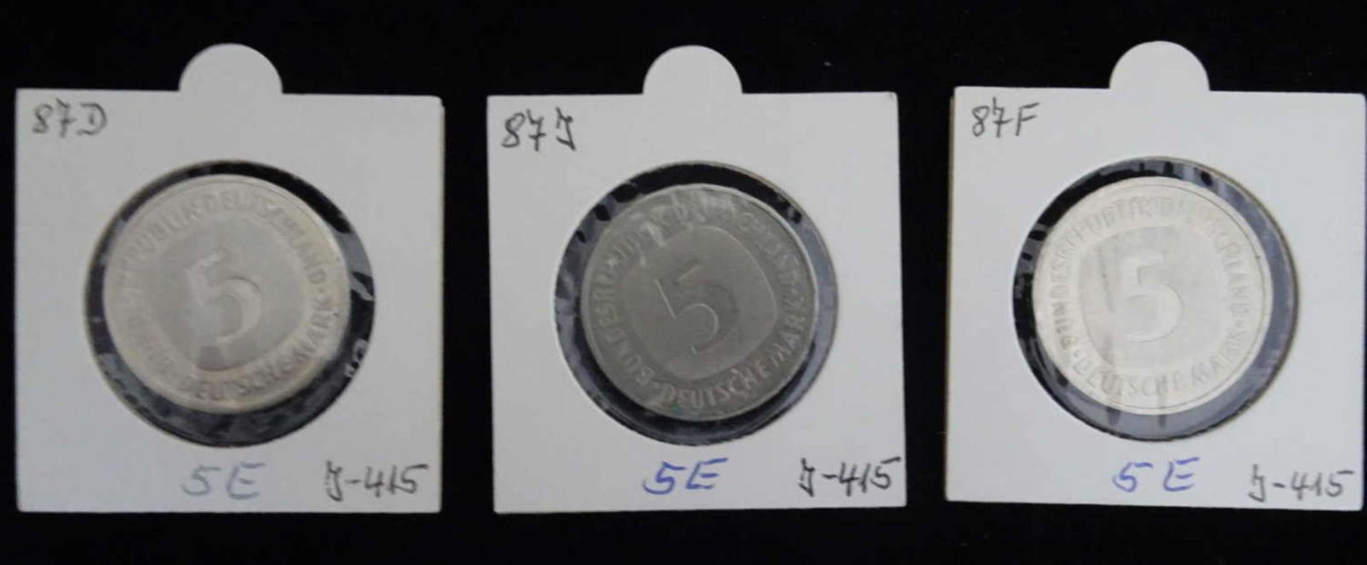 BRD 1987, 3 x 5.- DM - Münzen der Prägestätten D, F und J . Jaeger: 415. In Schutzhülle.
