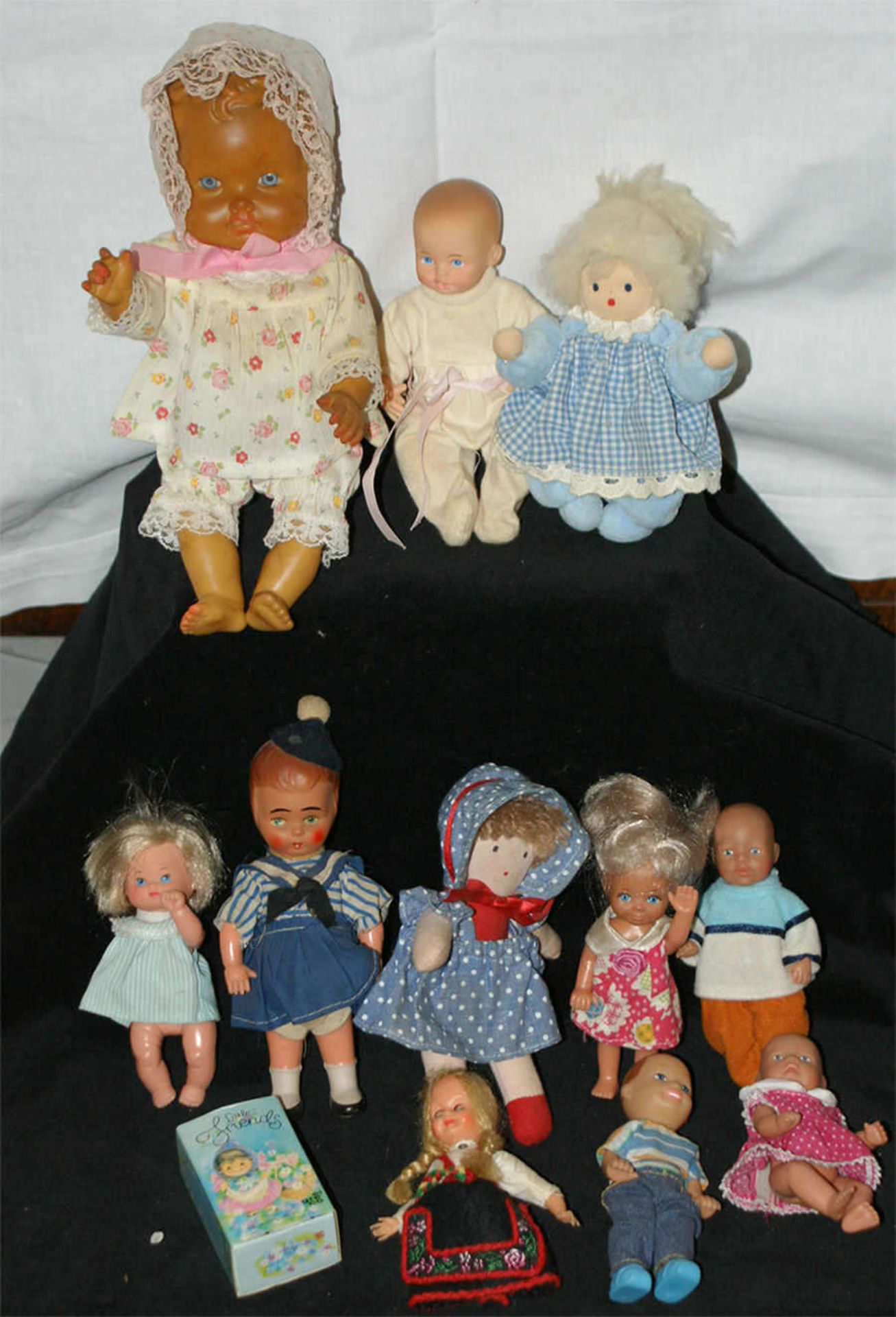 Konvolut kleine Puppen, z.Bsp. Zapf etc. dabei auch ältere. insg. 12 Stück Convolute small dolls,
