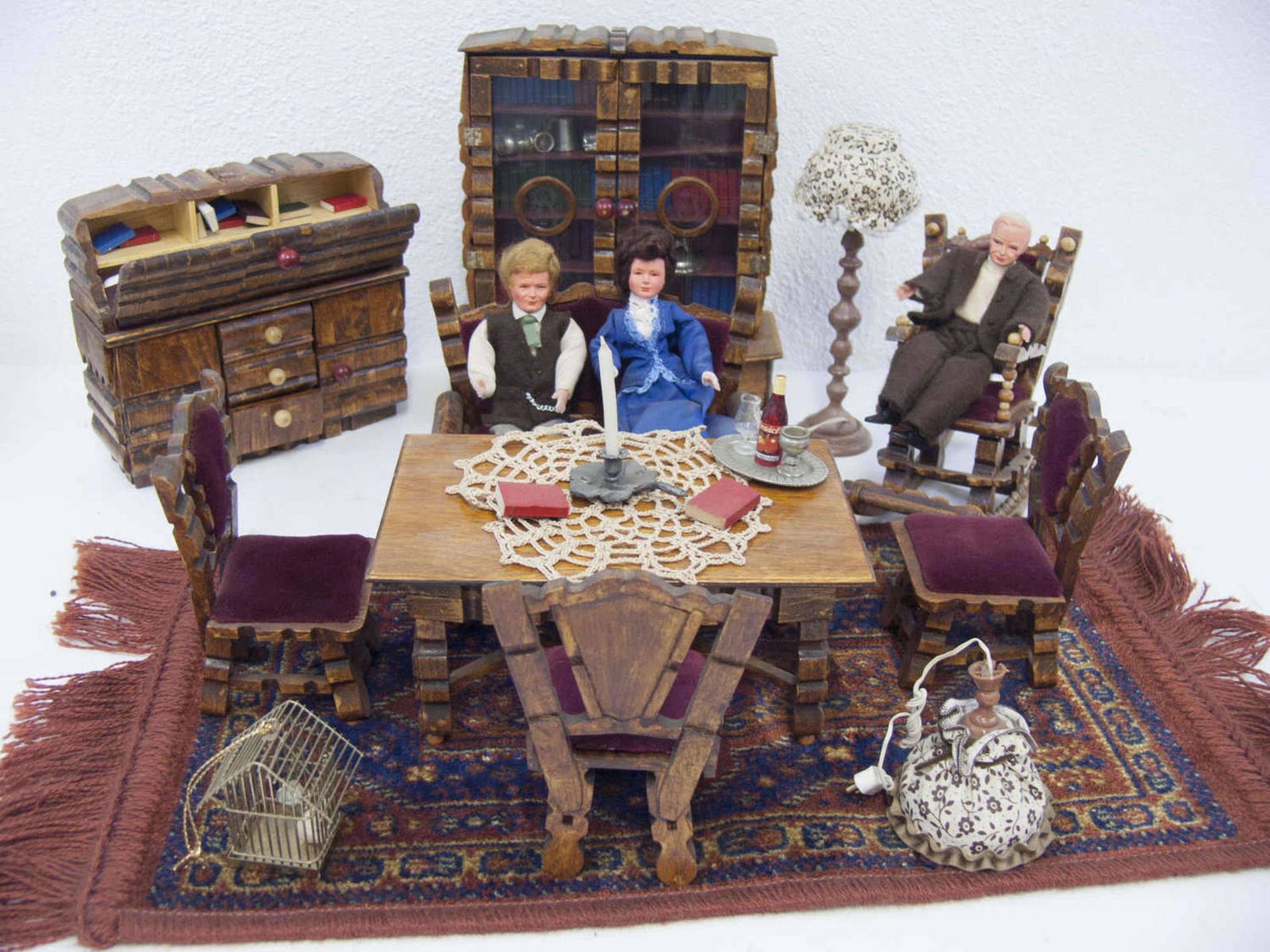 Puppen - Lese-Zimmer, Holz, bestehend aus Bücherschrank, Sekretär, Tisch mit drei Stühlen und