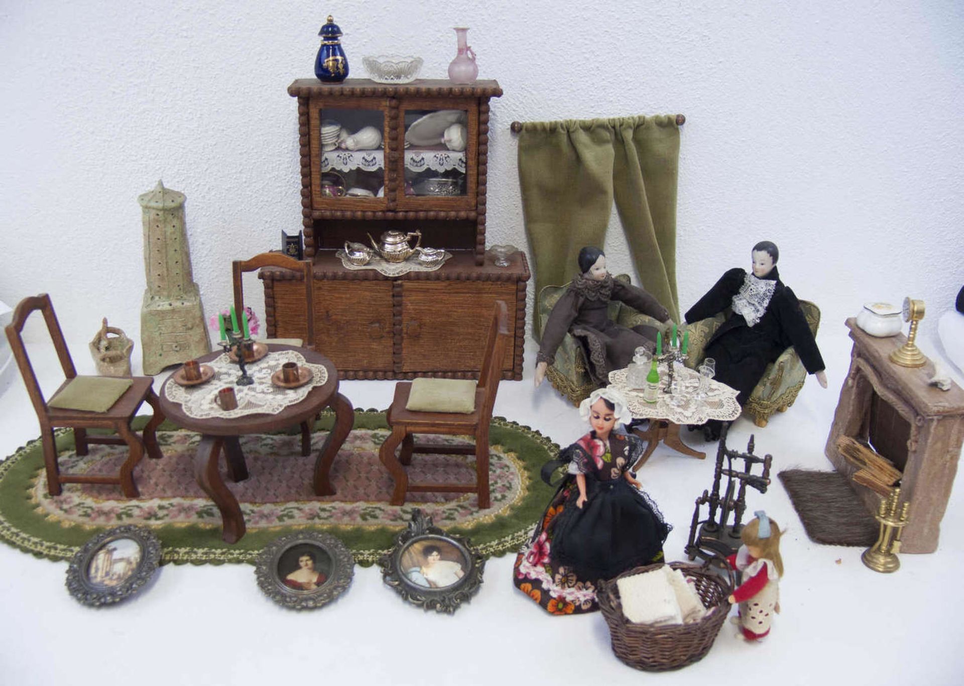 Puppen - Kamin - und Esszimmer mit vielen detailreichen Accessoires. Bitte besichtigen. Doll 's