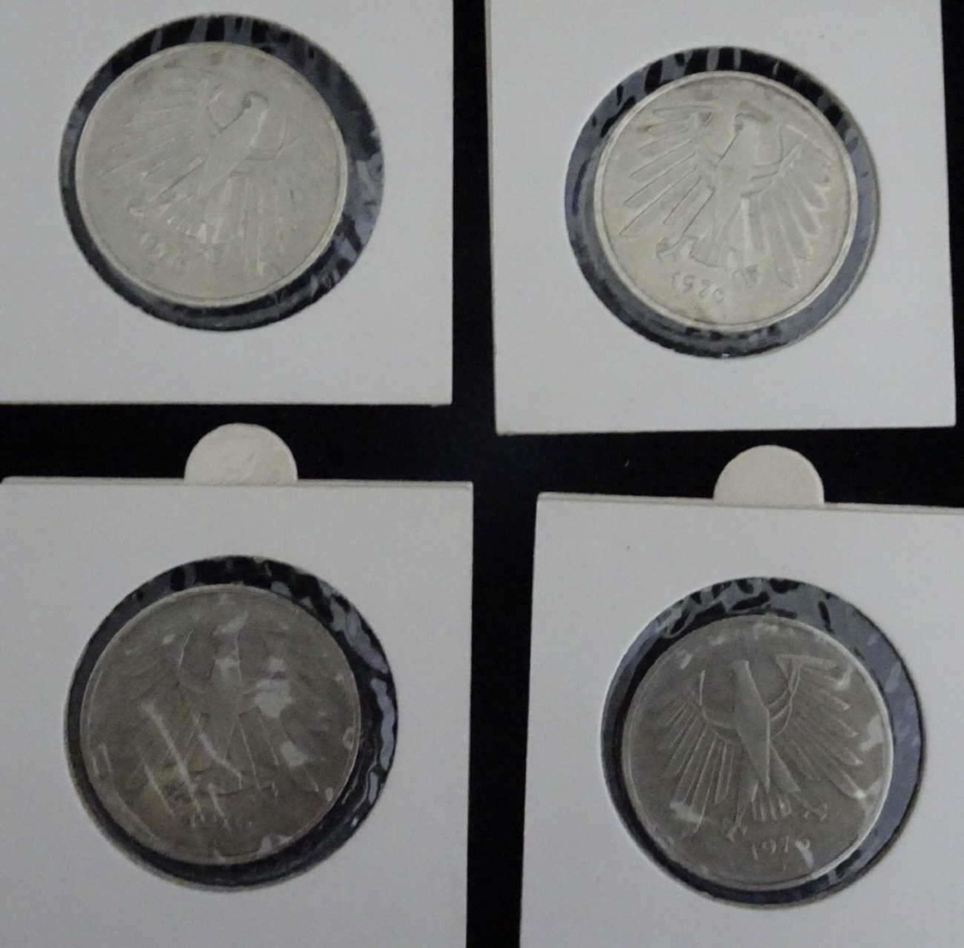BRD 1976, 4 x 5.- DM - Münzen der Prägestätten D, F, G und J . Jaeger: 415. In Schutzhülle. - Bild 2 aus 2