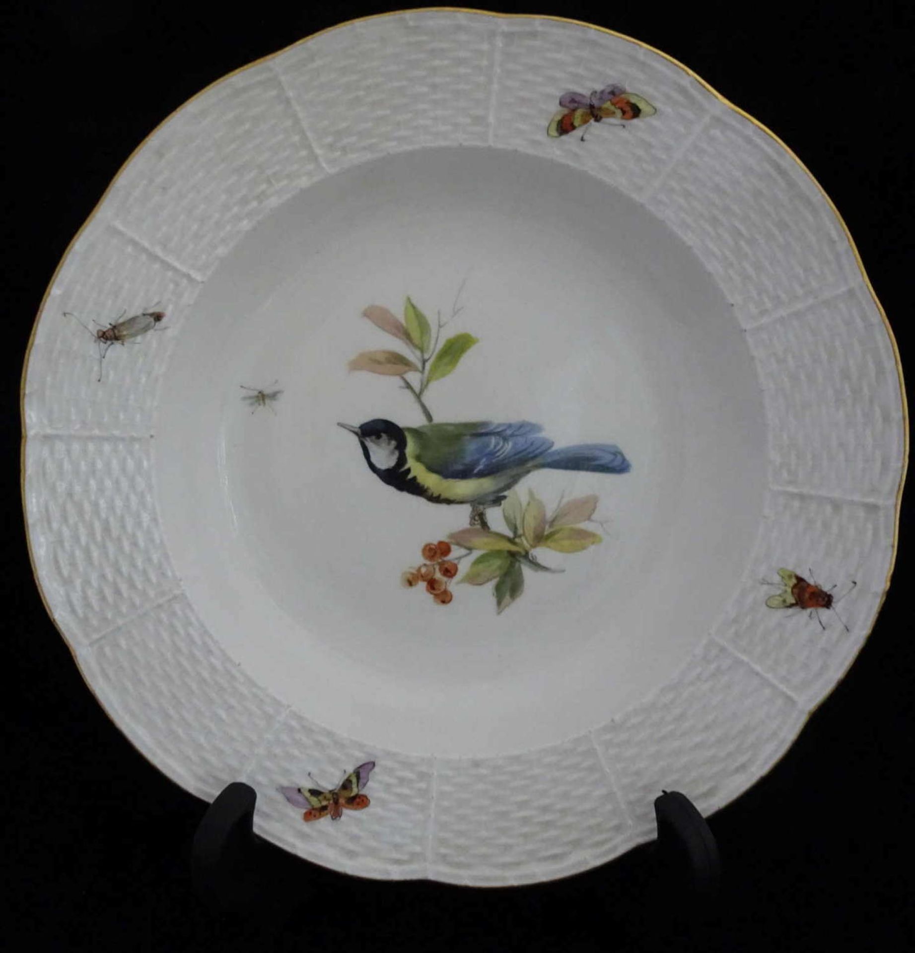 2 Meissen Suppenteller mit Vogel Motiv und Insektenmalerei, Osier Relief, 1. Wahl, Durchmesser ca. - Bild 2 aus 3