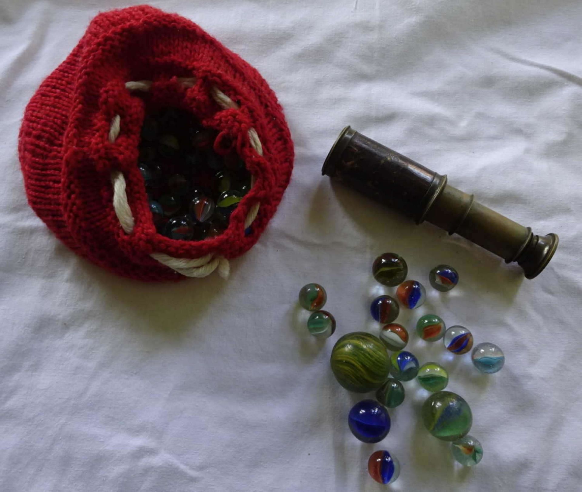 1 Beutel Murmeln + Fernrohr 1 bag of marbles + telescope