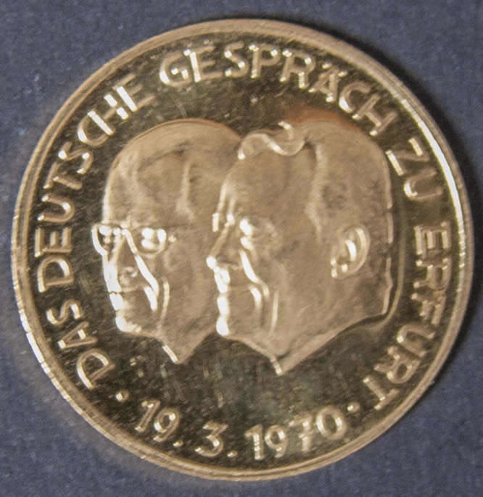 Goldmedaille "Das deutsche Gespräch zu Erfurt 19.3.1970". Gold 900, Gewicht: ca: 3,5 g. Durchmesser: