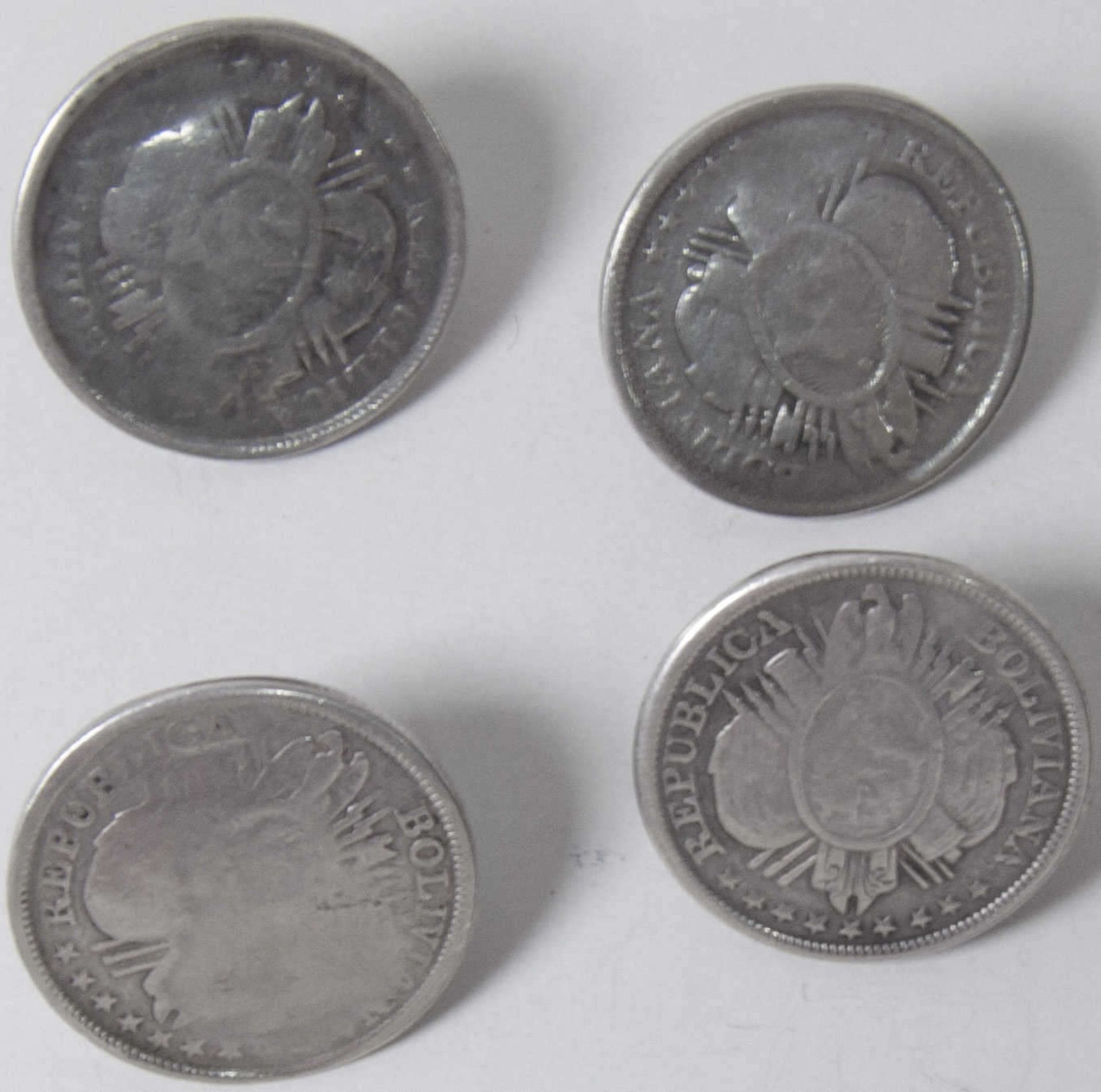 Bolivien 1892 - 1900, Uniform - Knöpfe aus 1/2 Boliviano - Münzen. Silber 900. Gesamtgewicht: ca.