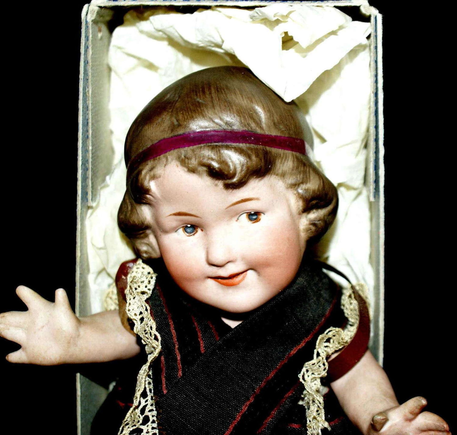 alte Porzellan Stollwerck Puppe, ca. 100 Jahre alt.Bewegliche Arme und Beine. ca. 21cm hoch old - Bild 2 aus 3