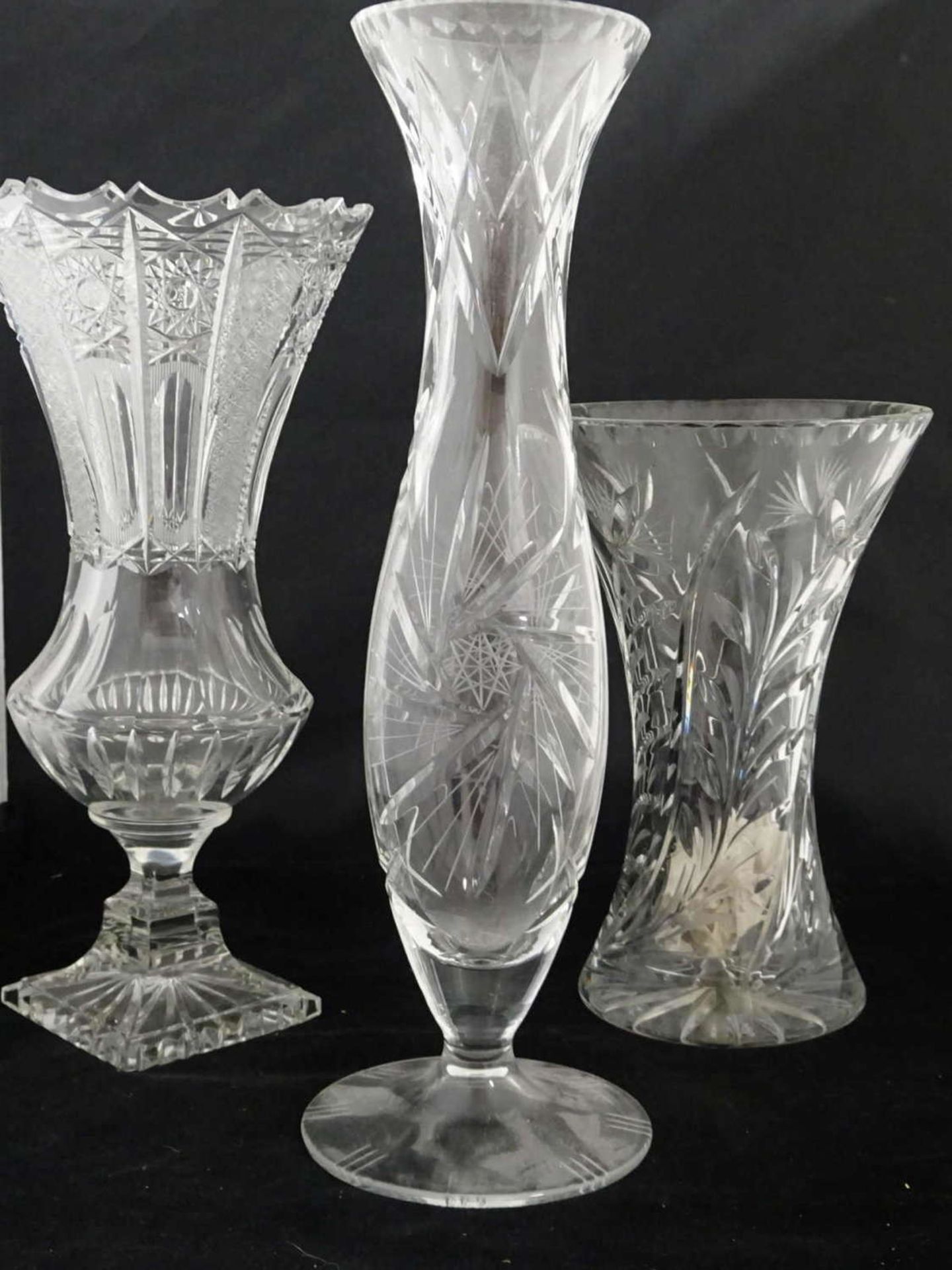 3 große Kristallglasvasen, verschiedene Modelle. Guter Zustand. 3 large crystal glass vases,