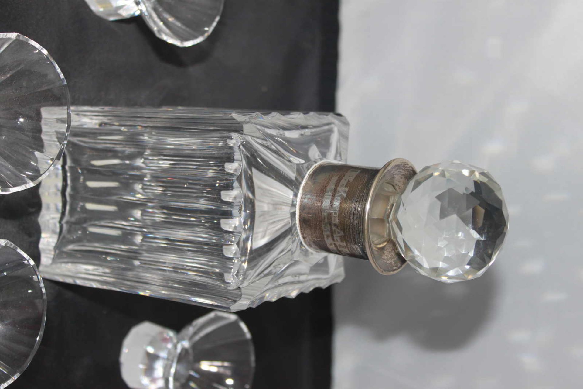 Bleikristall Stöpselflasche, mit Silberbeschlag, mit Militariagravur und 8 Gläsern Lead crystal - Bild 2 aus 2